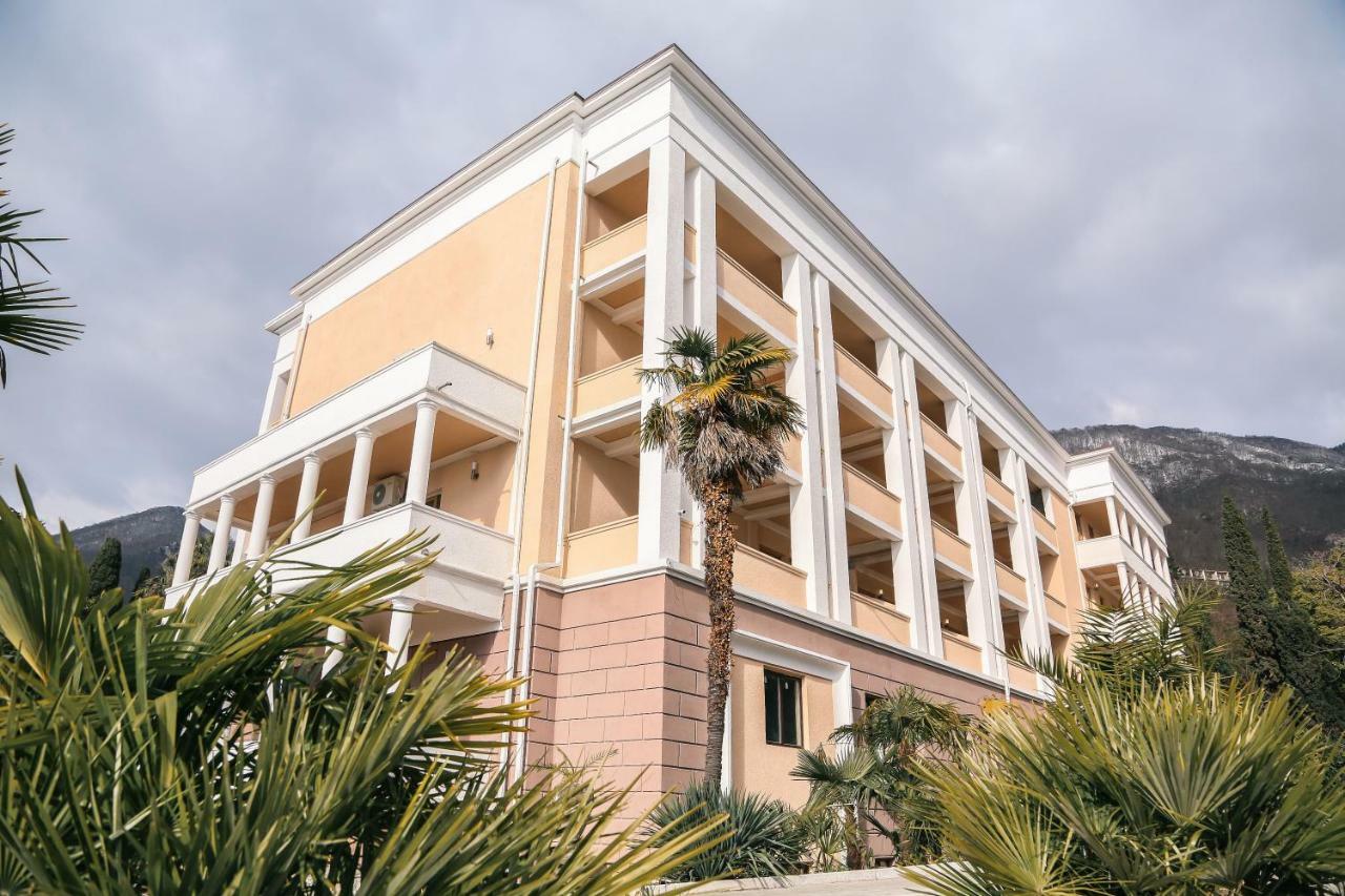 Old Gagra Hotel エクステリア 写真