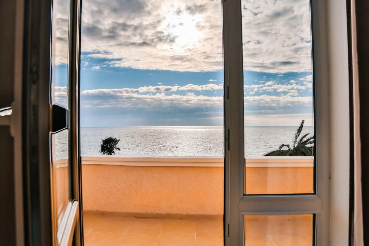 Old Gagra Hotel エクステリア 写真